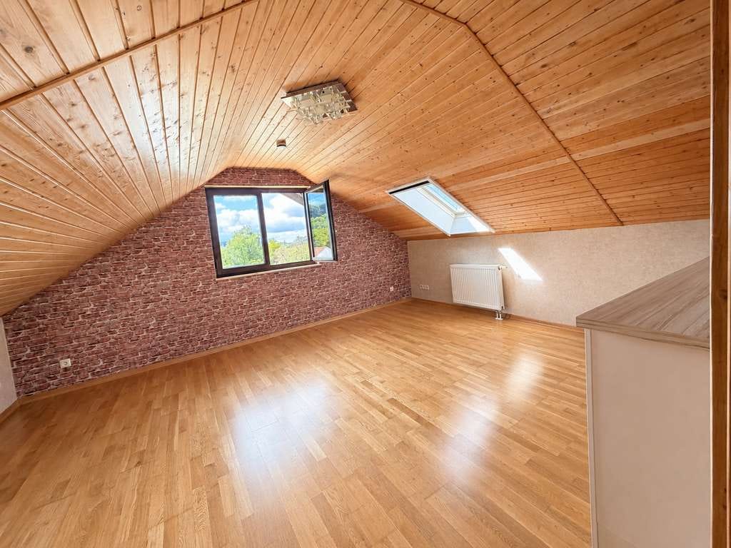 Immobilie in Abtsteinach - Helle Dachgeschosswohnung mit                                         Stellplatz und Blick ins Grüne - Bild 3