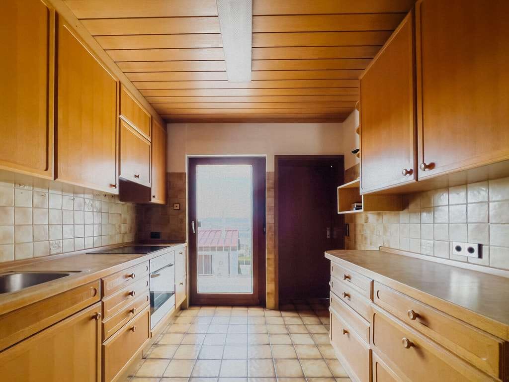 Immobilie in Bempflingen - Charmantes Wohnhaus im Stil der 50er-Jahre.
Ideal für große Familien und kleine Handwerksbetriebe. - Bild 1