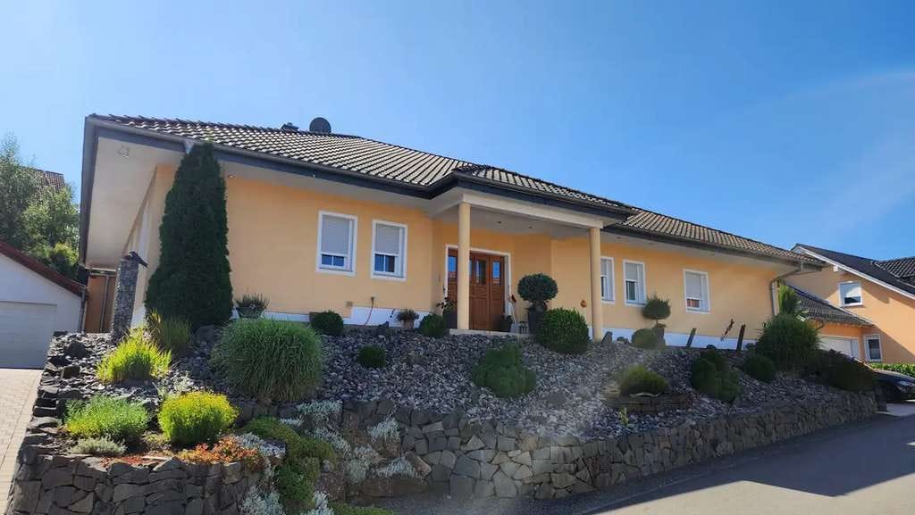Immobilie in Steinbach am Glan - Außergewöhnlicher Bungalow in Steinbach am Glan - Bild 0