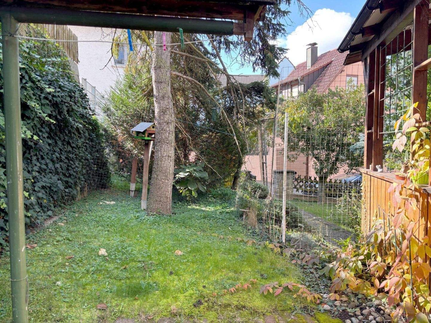 Immobilie in Königsbach-Stein - Einfamilienhaus mit Scheune und zwei Garagen! - Bild 2