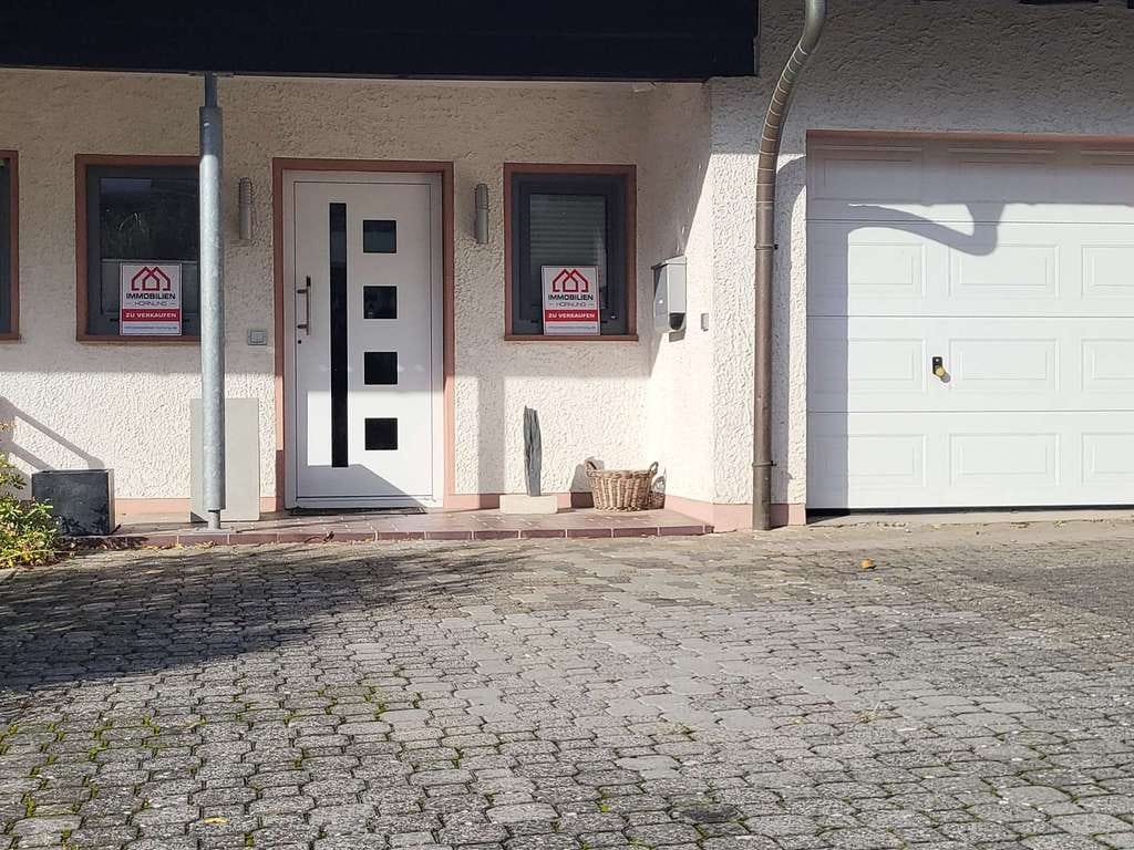 Immobilie in Hammersbach - Stilvoller Bungalow mit separater ELW, Doppelgarage & großem Grundstück - Bild 3