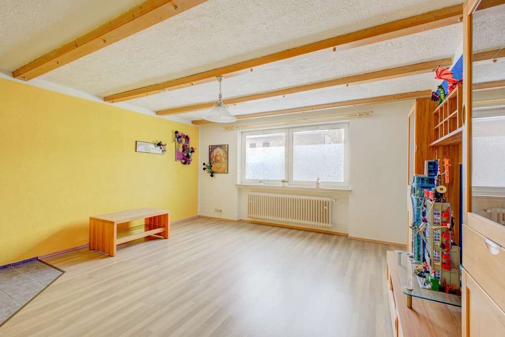 Immobilie in Weichs - 2-Fam.Haus mit sonnigem Garten, Doppelgarage –Teilbar in 3 Einheiten - ideal für Familien oder Inves - Bild 2