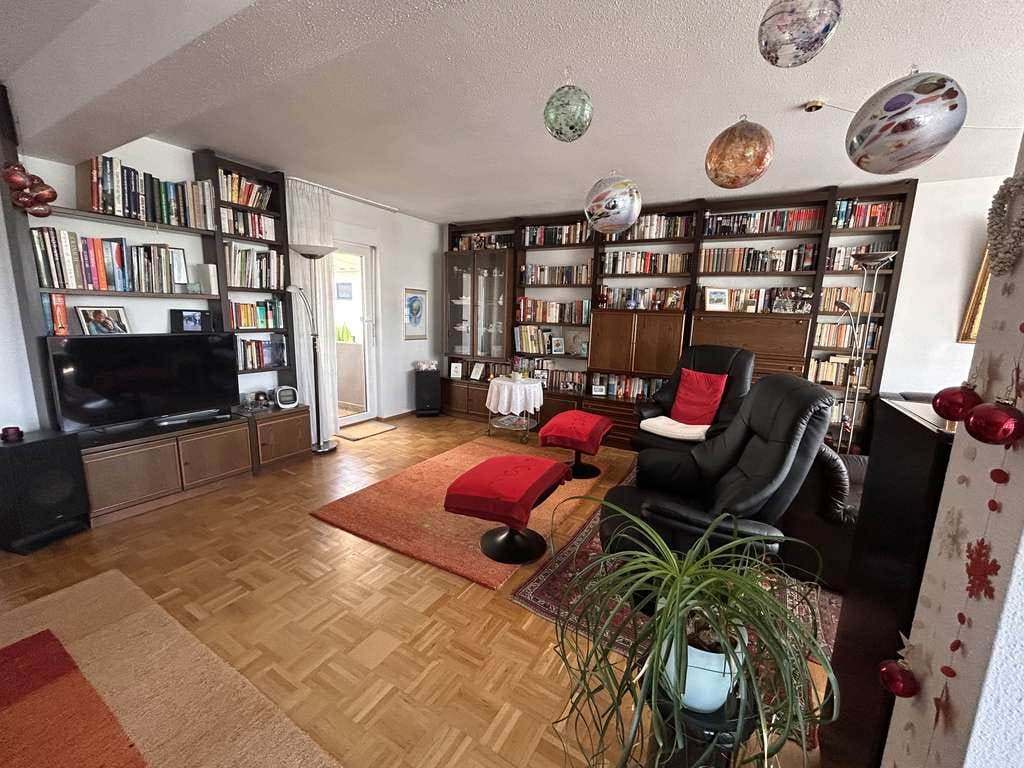 Immobilie in Flein - Sonnige 4 ,5 Zimmer Wohnung In Flein mit 3 Balkonen , Einbauküche und Garage - kurzfristig beziehbar - Bild 1
