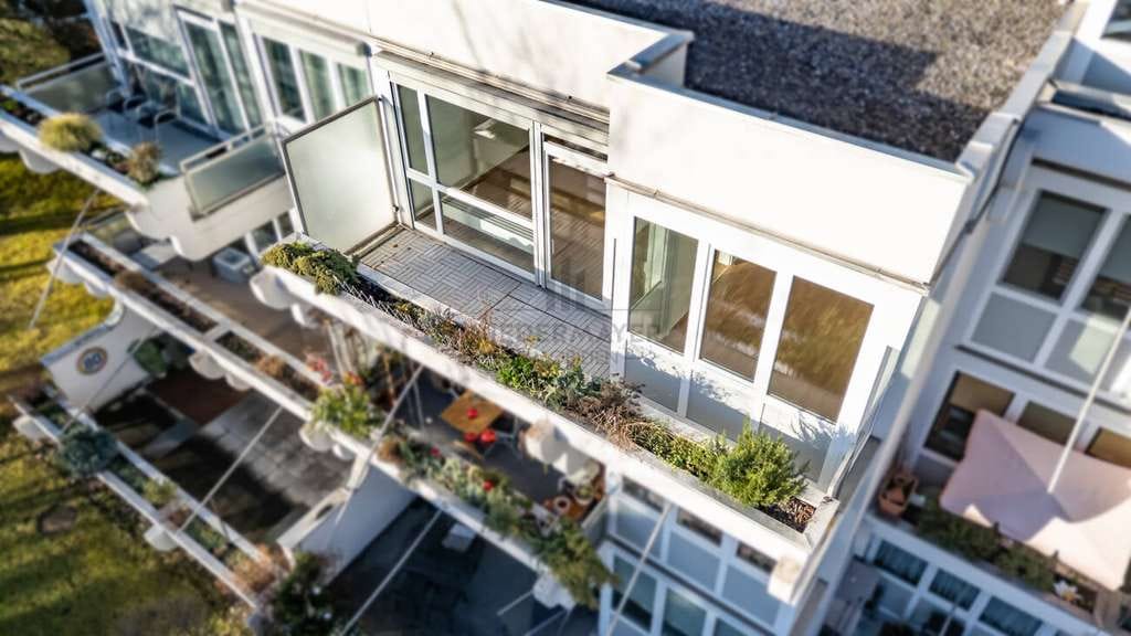 Immobilie in Putzbrunn - Ideal für die junge Familie: helle 3-Zi.-Dachgeschosswohnung mit Sonnenterrasse & TG-Einzelstellplat - Bild 1