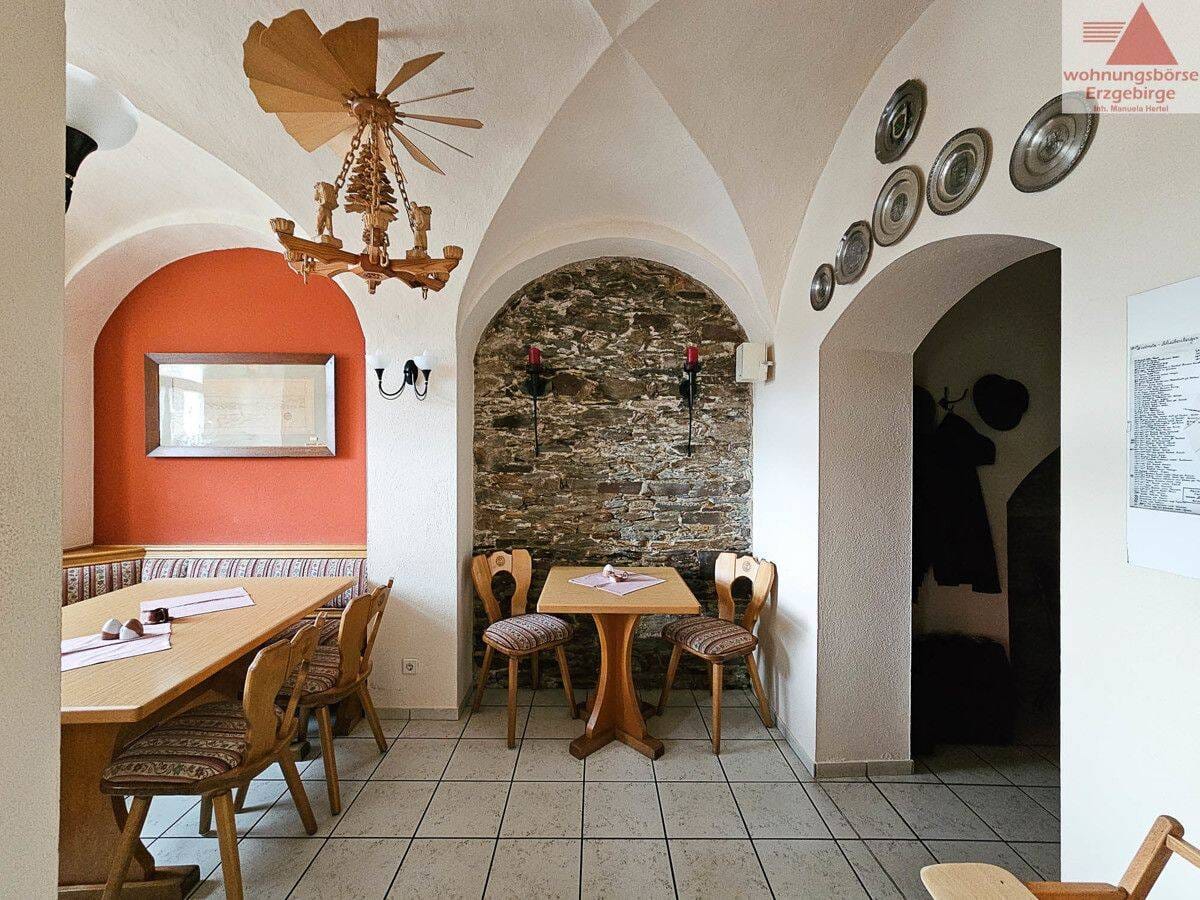 Immobilie in Grünhain-Beierfeld - Ein Objekt - viele Möglichkeiten, Wohnhaus mit Pension und Gaststätte im Herzen von Grünhain - Bild 2
