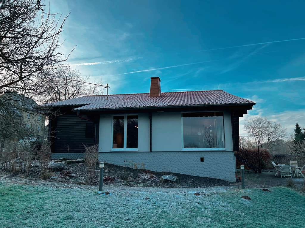 Immobilie in Caan - Charmantes Holzhaus in Ortsrandlage und einem tollem Ausblick - Bild 1