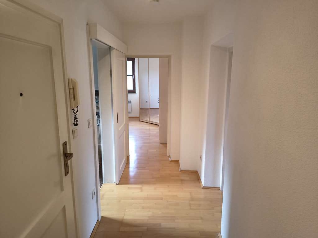 Immobilie in Eschenlohe - Charmante 2-Zi Wohnung im 1. OG mit Tageslichtbad - Bild 4
