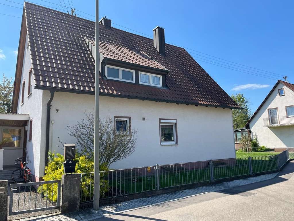 Immobilie in Meitingen - Zweifamilienhaus mit großem Grundstück – vielseitig nutzbar für Eigennutzer oder Investoren - Bild 2