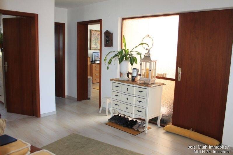 Immobilie in Gemmingen - Wohnung zum Verlieben! Große 4 1/2 Zimmerwohnung mit Balkon und großen Grundstück! - Bild 4