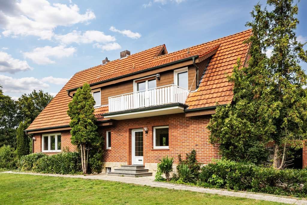 Immobilie in Lengerich - Vielseitiges Zweifamilienhaus mit großem Grundstück im grünen Außenbereich von Lengerich - Bild 1