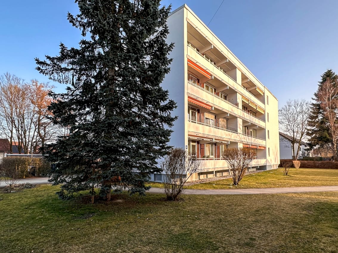 Immobilie in Höhenkirchen-Siegertsbrunn - Gepflegte 2-Zimmer-Wohnung mit Balkon und Tiefgaragenstellplatz! - Bild 0