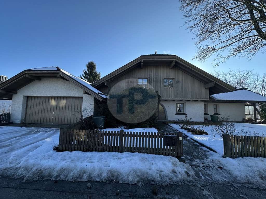 Immobilie in Salzweg - ALPENLÄNDISCHE LANDHAUSVILLA MIT TRAUMHAFTER FERNBLICK - Bild 1