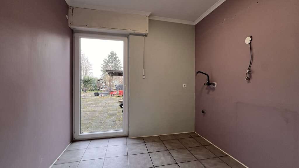 Immobilie in Alsdorf - Sanierungsbedürftiges Einfamilienhaus
mit sonnigem Grundstück in ruhiger Lage - Bild 3