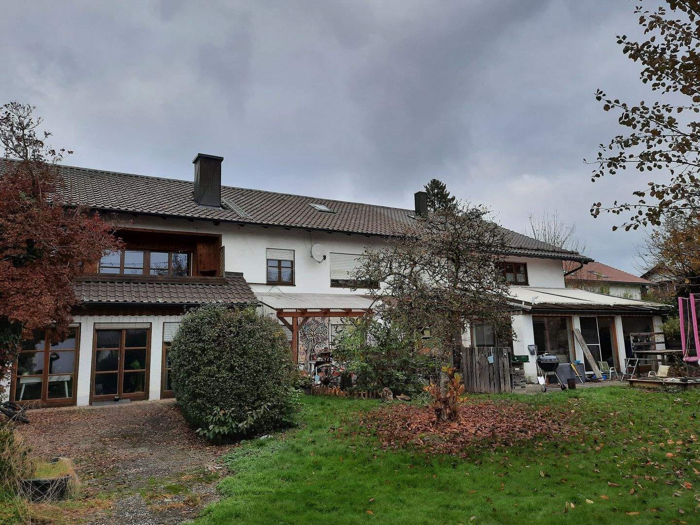 Immobilie in Rechtmehring - Solides 4-Familienhaus mit großem Grundstück und weiterer Bebauungsmöglichkeit - Bild 0
