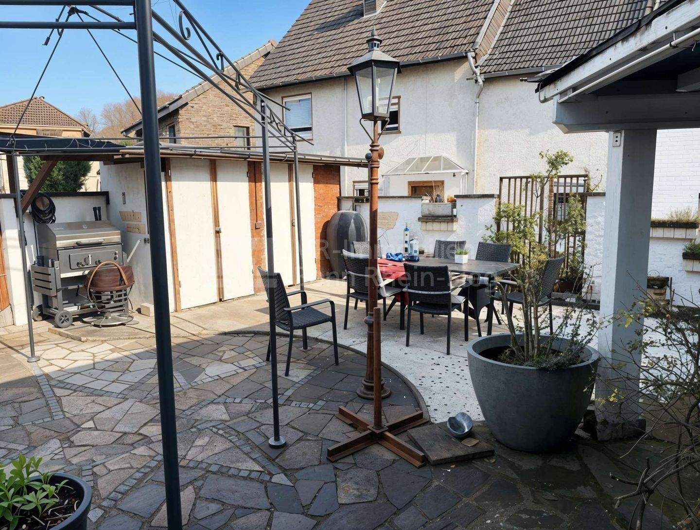 Immobilie in Lohmar - Historisches Fachwerkhaus mit zwei Wohneinheiten - viel Raum für individuelle Wohnideen - Bild 2