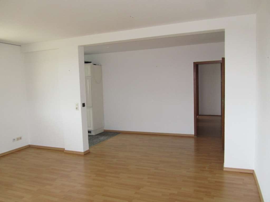Immobilie in Hattersheim - HATTERSHEIM: Große und helle 3 ZW mit 2 Sonnen-Balkonen - Bild 4