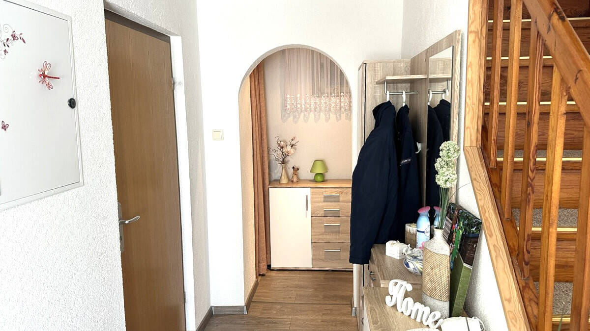 Immobilie in Muldestausee - Gepflegtes Einfamilienhaus mit schönem Garten, Pool und Garage in Gossa - Bild 3
