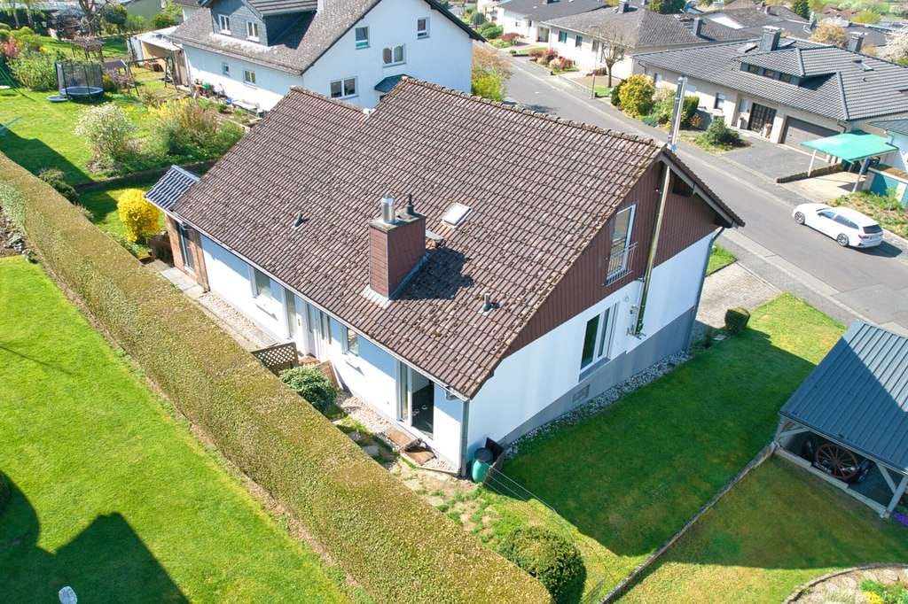 Immobilie in Lahnau - Stilvolles Wohnen mit ELW und Entwicklungspotenzial - provisionsfrei - Bild 4