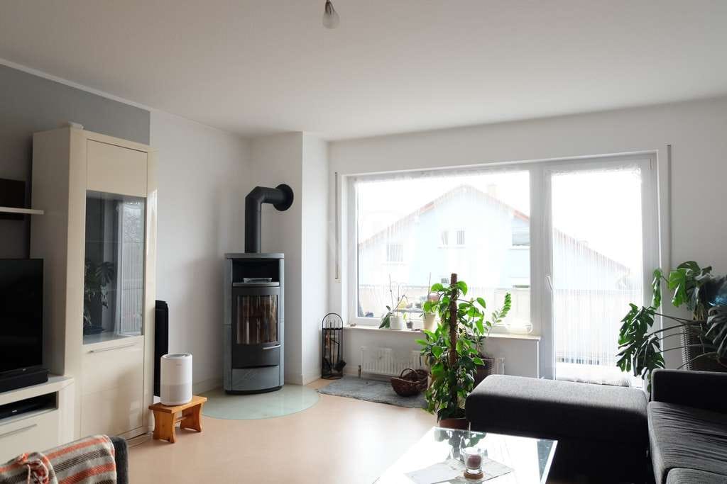 Immobilie in Niedernhausen - Wohnglück mit Kamin und Balkon – Raum für Ihre Lieblingsmomente - Bild 1