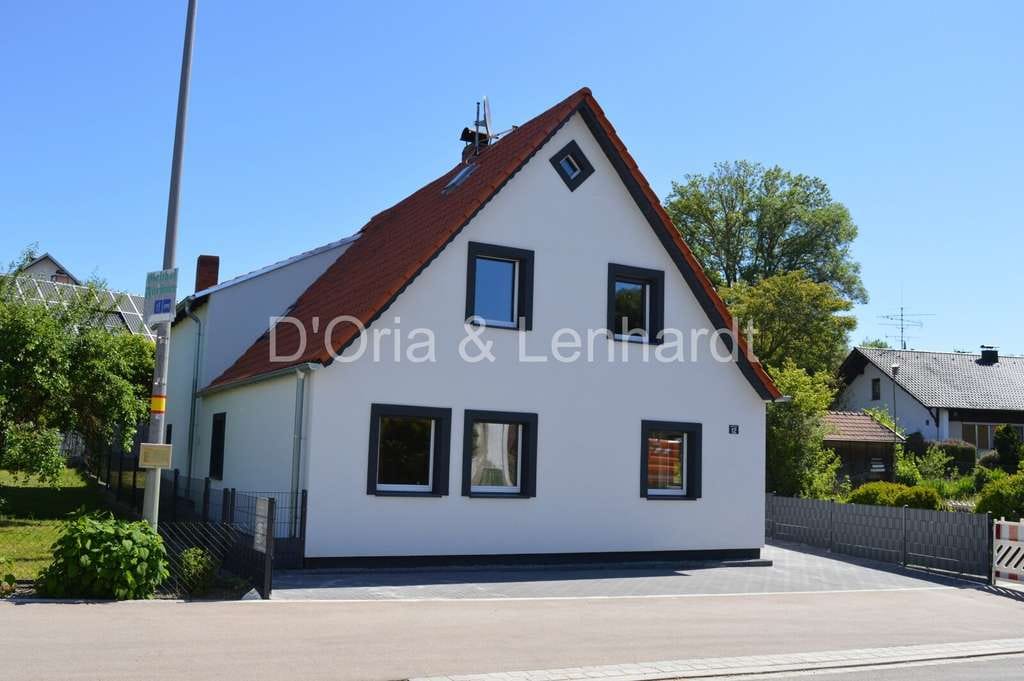 Immobilie in Mallersdorf-Pfaffenberg - Saniertes Einfamilienhaus mit Balkon, Garage und Garten in ruhiger Wohnlage - Bild 0