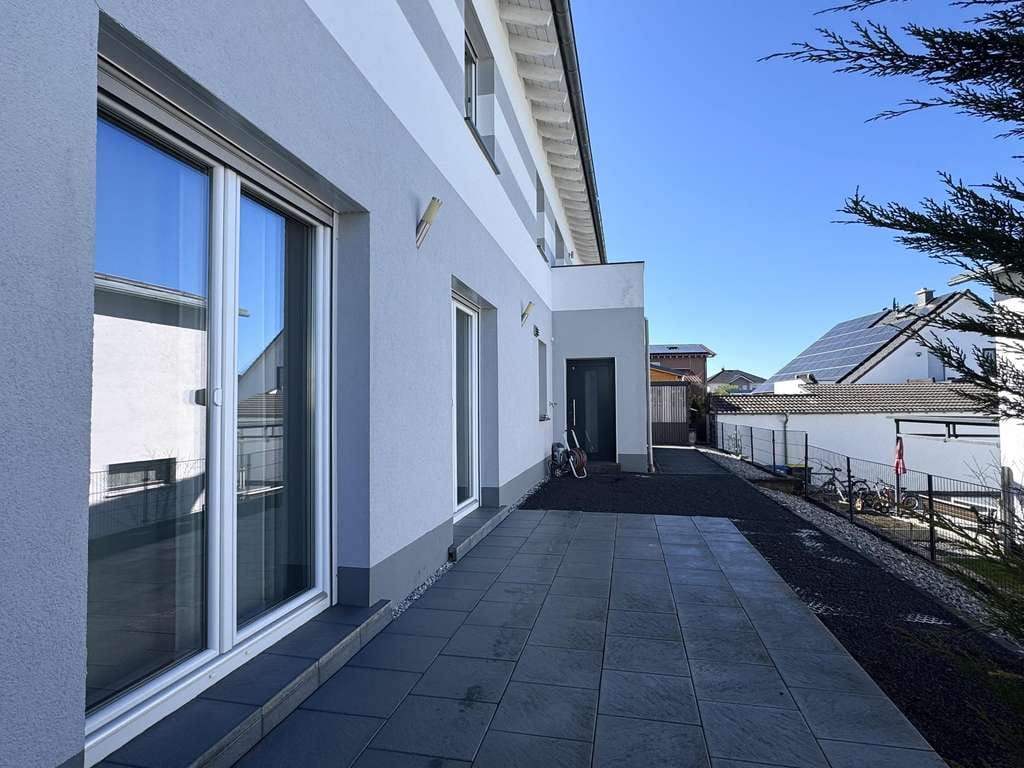 Immobilie in Altweidelbach - Moderne Stadtvilla mit Einliegerwohnung, Pool & Sauna in begehrter Wohnlage von Simmern - Bild 2