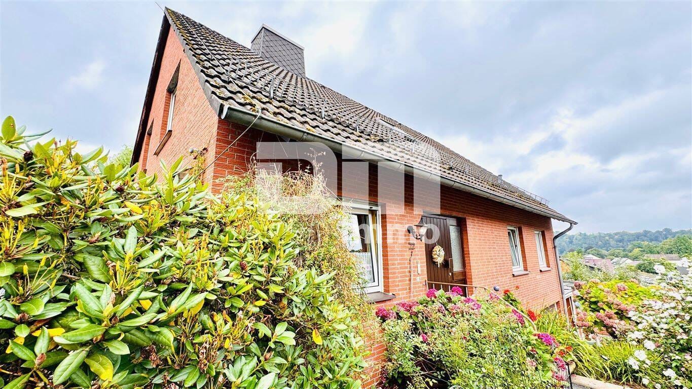 Immobilie in Bad Karlshafen - Modernisiertes Einfamilienhaus mit Einliegerwohnung, Wintergarten, Sauna und 2 Garagen - Bild 1