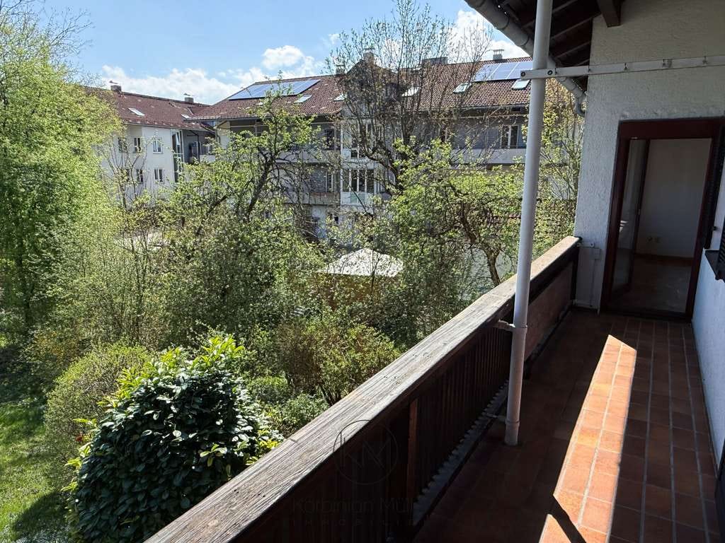 Immobilie in Bad Tölz - Bezugsfreie 4-Zimmer-Wohnung mit Balkon und Gestaltungspotenzial in Bad Tölz - Bild 0