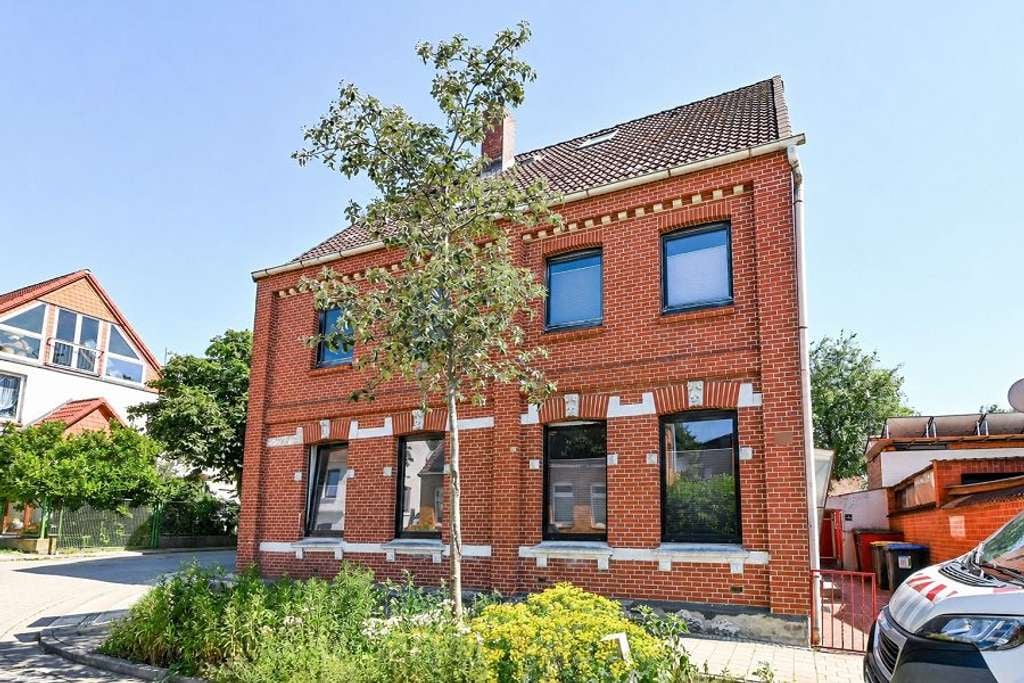 Immobilie in Mölln - Ensemble bestehend aus einem MFH, einer DHH und einem möglichen Baugrundstück! - Bild 0