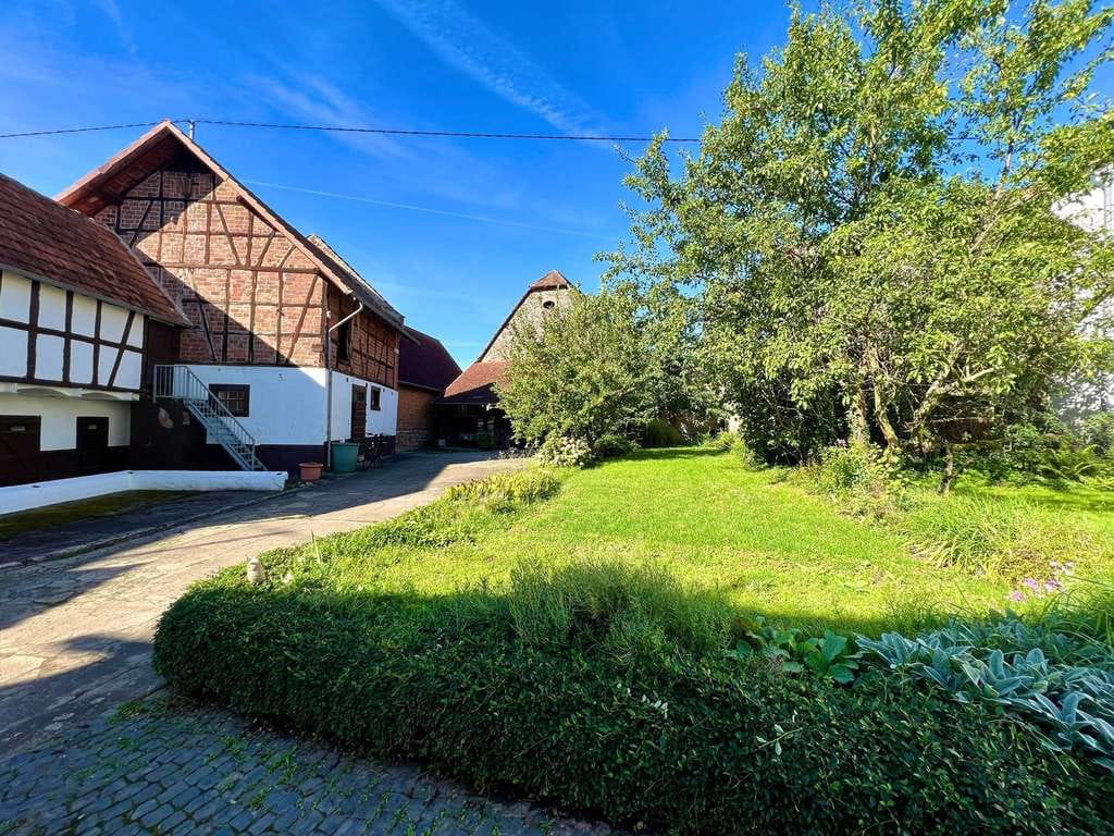 Immobilie in Büdingen - Anwesen mit Scheune, Werkstatt, Carport und großem Grundstück – Wohnen, Arbeiten und Entwickeln - Bild 2