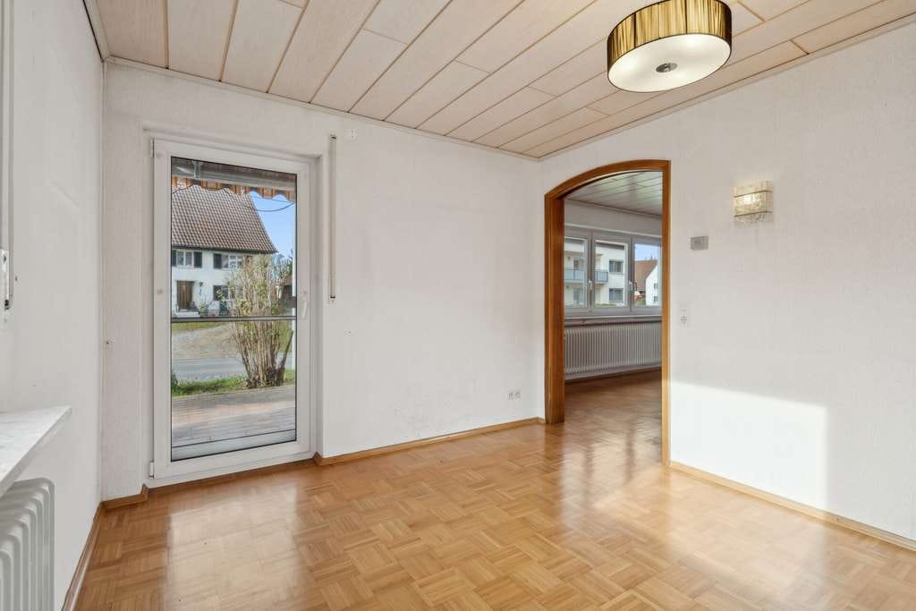 Immobilie in Schemmerhofen - Zweifamilienhaus mit Doppelgarage und einer zusätzl. 2 Zi.-Wohnung in Schemmerhofen - Bild 4