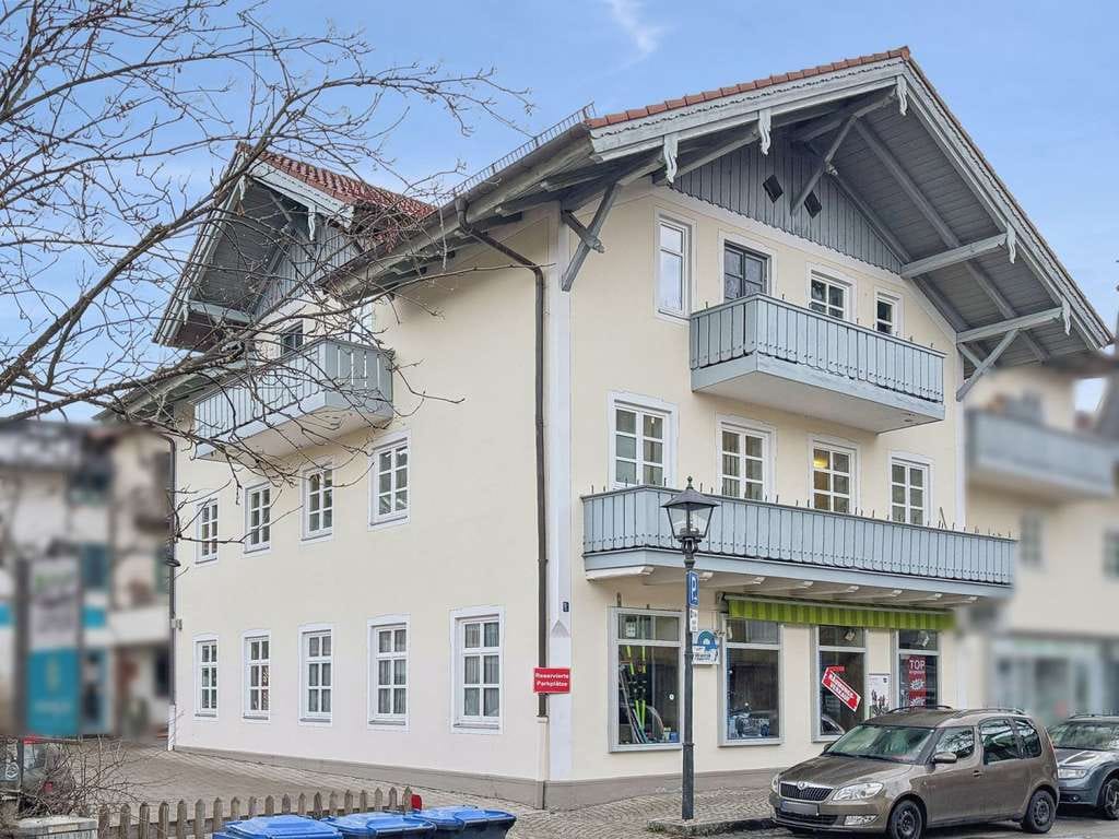 Immobilie in Oberammergau - Oberammergau: Große, zentrale 3-Zimmer-Dachgeschosswohnung, vermietet, mit Balkonen und Dachterrasse - Bild 0