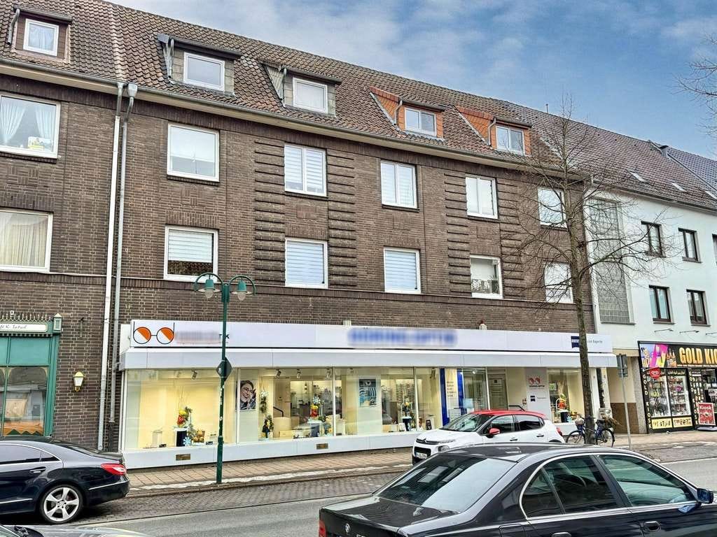 Immobilie in Seelze - Gepflegtes Wohn- und Geschäftshaus mit 7 Einheiten und 4 Garagen direkt im Zentrum von Seelze - Bild 3