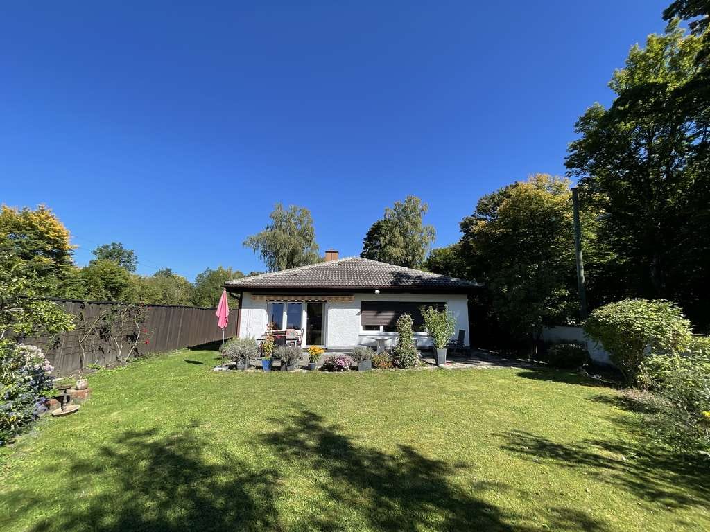 Immobilie in Gauting - Bungalow mit Einliegerwohnung - umgeben von Natur - sonniger Südgarten für die ganze Familie - Bild 2