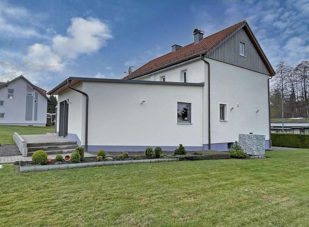 Immobilie in Hosenfeld - EINZIEHEN UND WOHLFÜHLEN – Schmuckes Ein-/Zweifamilienhaus mit großem Grundstück - Bild 2