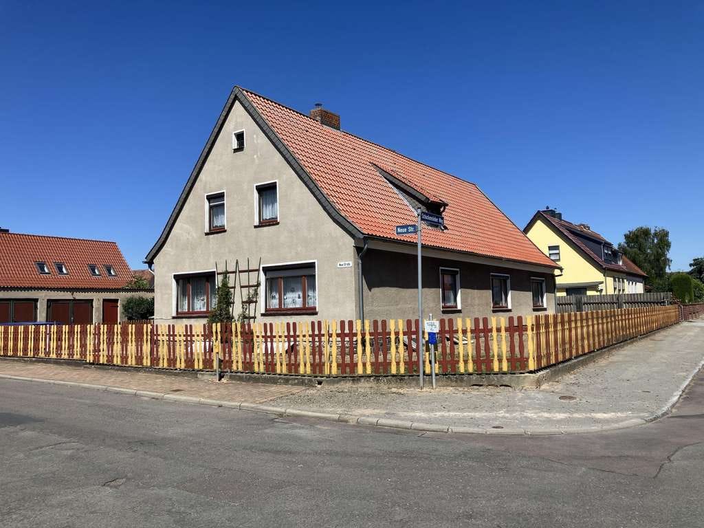 Immobilie in Haldensleben - Solides EFH mit großem Garten & Platz! - Bild 1