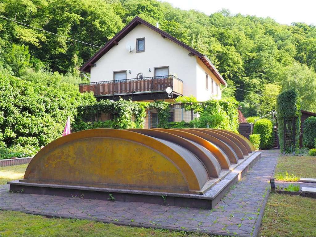 Immobilie in Brohl-Lützing - Einfamilienhaus in naturnaher Lage, gewerbliche Nutzung möglich - Bild 0