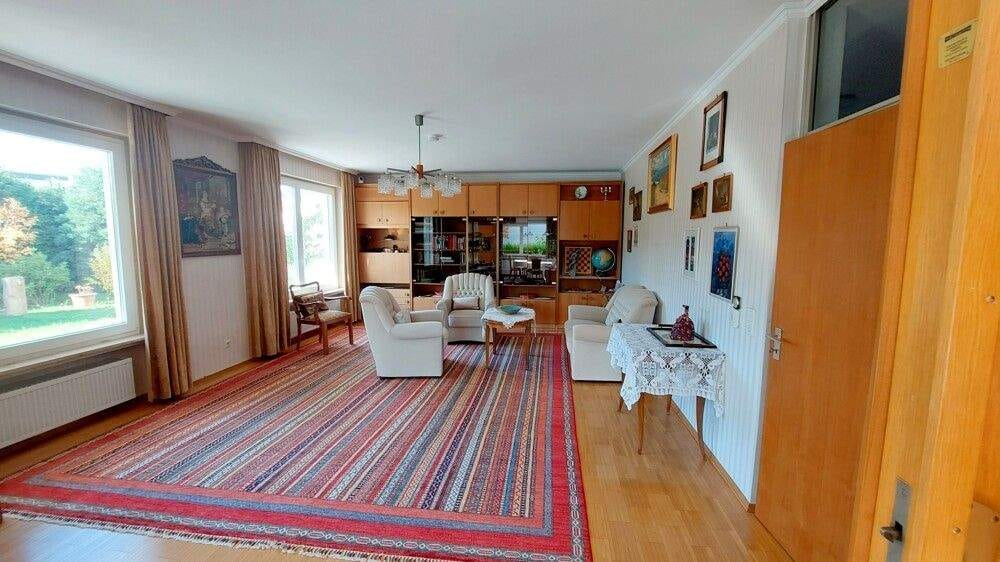 Immobilie in Kleinostheim - Großzügiges Einfamilienhaus mit Charme und Gartenidylle - Bild 2