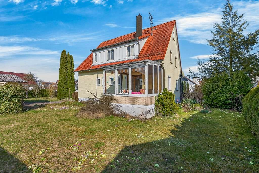Immobilie in Weidenstetten - Großzügiges Ein-/Zweifamilienhaus mit Gartenidylle – viel Platz, viel Potenzial in Weidenstetten - Bild 0