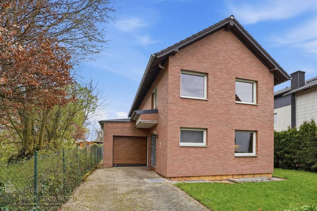 Immobilie in Mechernich - Mechernich-Holzheim: Eigenständig und doch verbunden – Zwei Häuser auf einem Grundstück mit bes - Bild 2