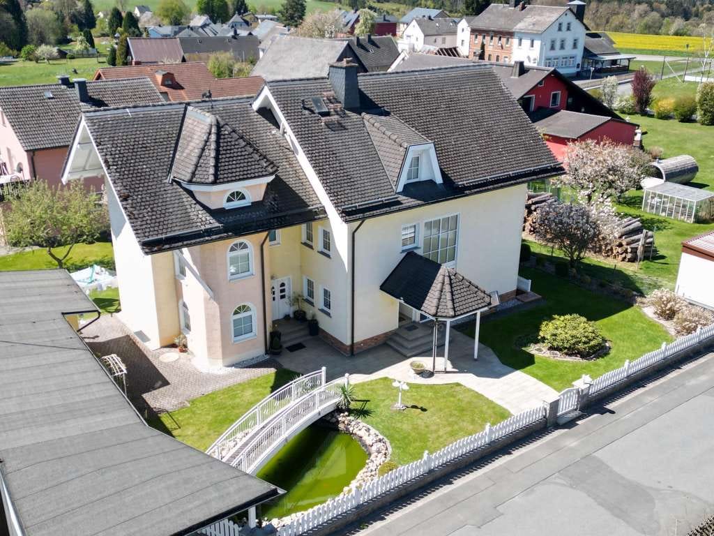 Immobilie in Marktleugast - Zwei Wohneinheiten, ein besonderes Zuhause - Bild 1