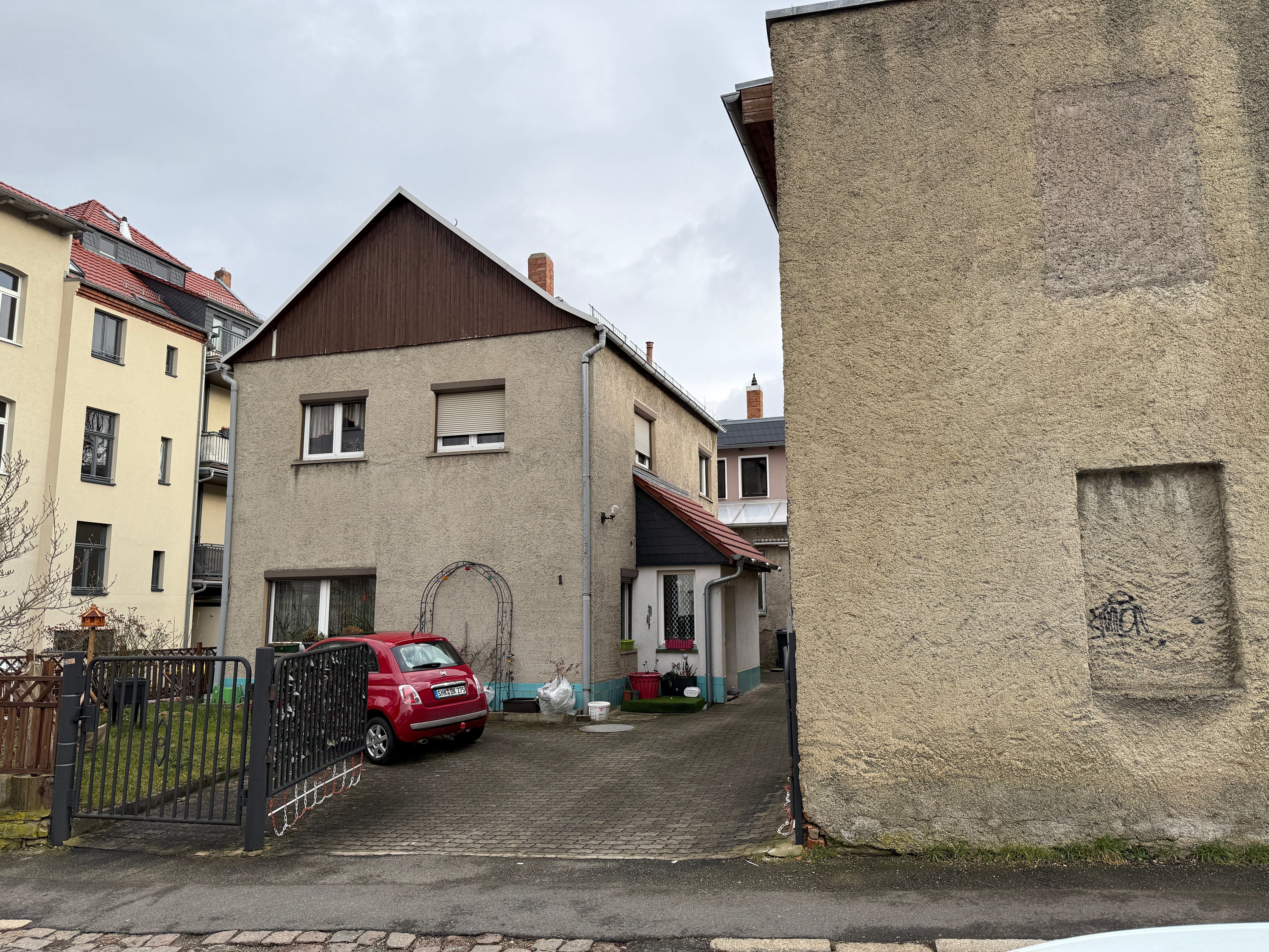 Immobilie in Eisenberg - +++ Einfamilienhaus mit möglicher Einliegerwohnung im Zentrum von Eisenberg +++  - Bild 1