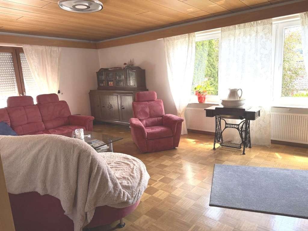 Immobilie in Donzdorf - GROßES HAUS AUF GROßZÜGIGEM GRUNDSTÜCK IN SONNIGER LAGE VON DONZDORF - Bild 2