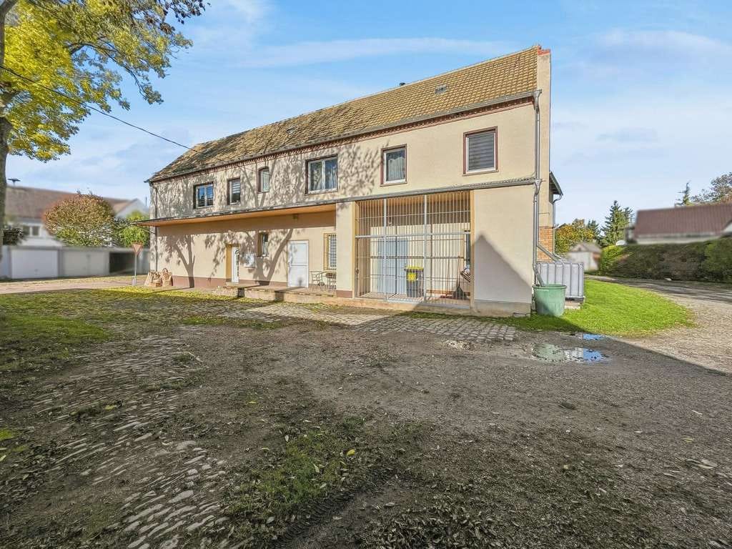 Immobilie in Braunsbedra - Vielseitiges Mehrfamilienhaus mit großem Entwicklungspotenzial nahe dem Hasse-See in Braunsbedra - Bild 1