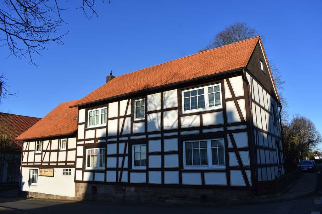 Immobilie in Adelebsen - Toll gelegenes EFH mit Nebengebäuden &. Scheune in 37139 Adelebsen-Barterode - Bild 0