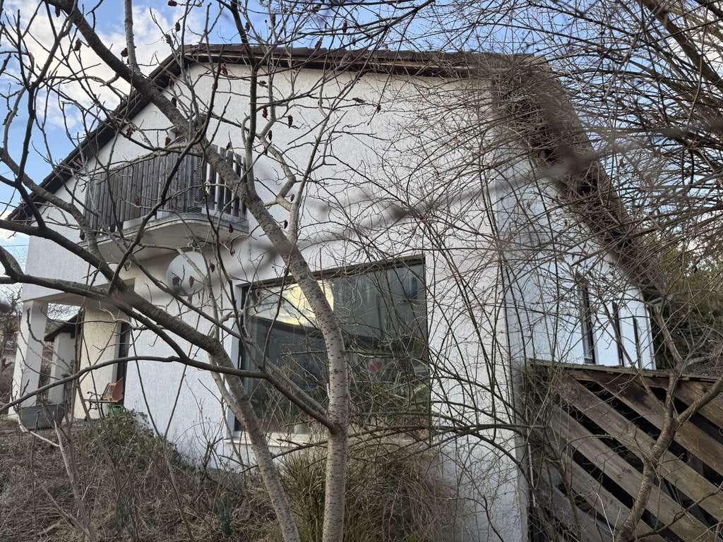 Immobilie in Seefeld - EFH auf alt eingewachsenem Grundstück! Aufstockung o. großzügige Bebaubarkeit f. DHH/RH/MFH möglich - Bild 1