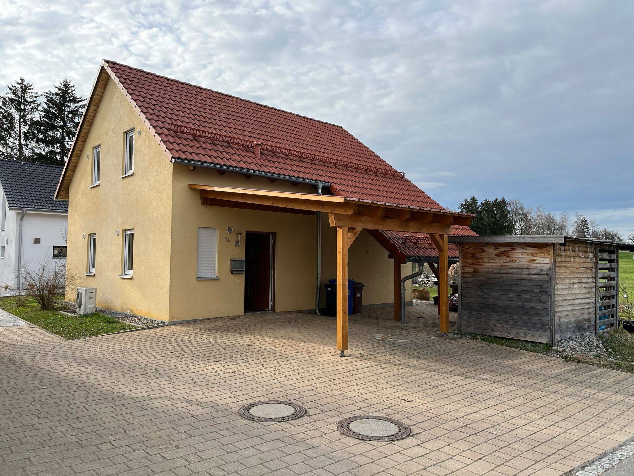 Immobilie in Hergatz - Freistehendes Haus mit Wärmepumpe, FB, Garten, Carport, Wintergarten, dörflich südlich von Wangen - Bild 0