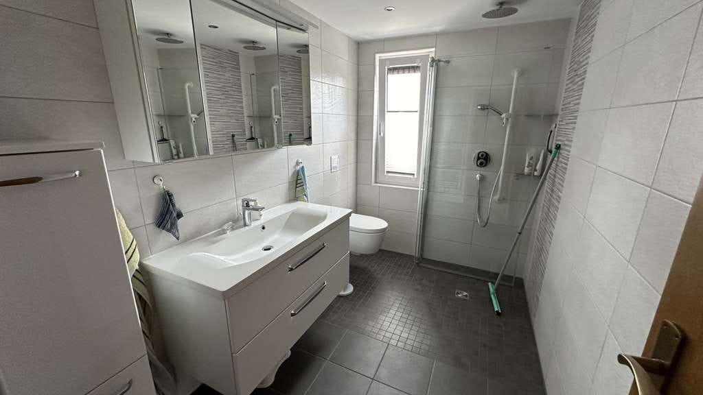 Immobilie in Hahausen - Modernisiertes 10-Zimmer Haus in Hahausen mit Garten und Garage - Bild 4