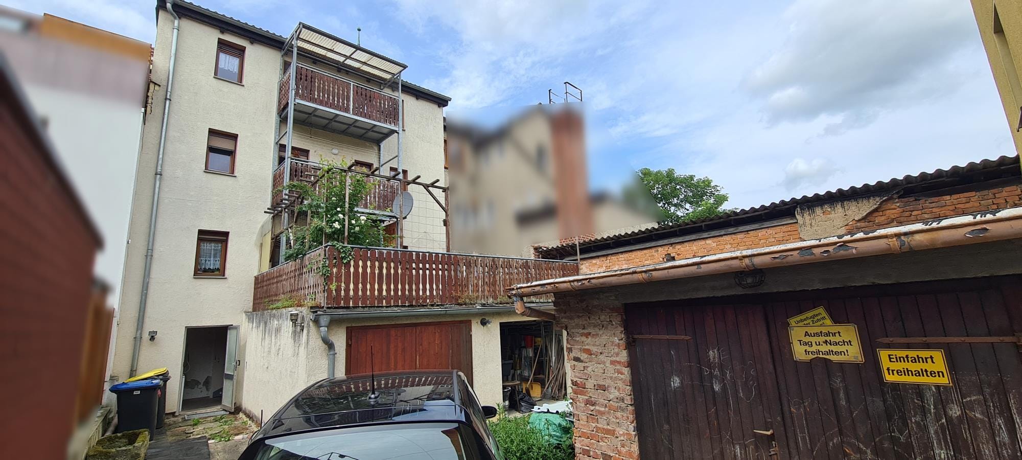 Immobilie in Kahla - ruhig gelegenes Dreifamilienhaus mit Garagen , teilw. freiwerdend - Bild 1