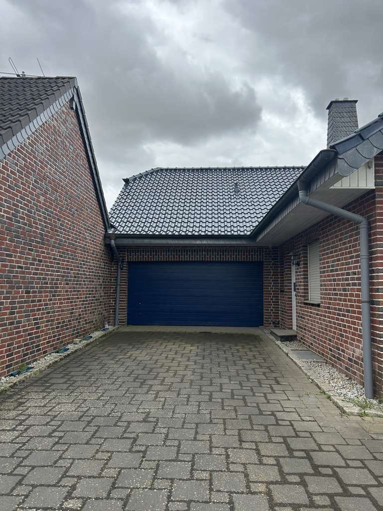Immobilie in Erkelenz - Exklusives Einfamilienhaus mit Südlage - Bild 1