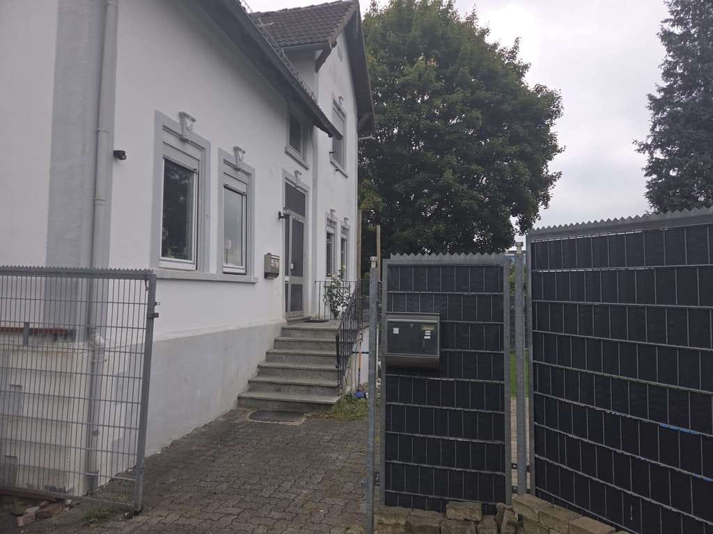 Immobilie in Kreuztal - 1 bis 2 Familienhaus in Kreuztal mit großem flachen Grundstück - Bild 2
